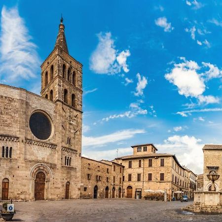 Alloggio Flaminia Con Parcheggio Di Proprieta! Bevagna Exterior foto